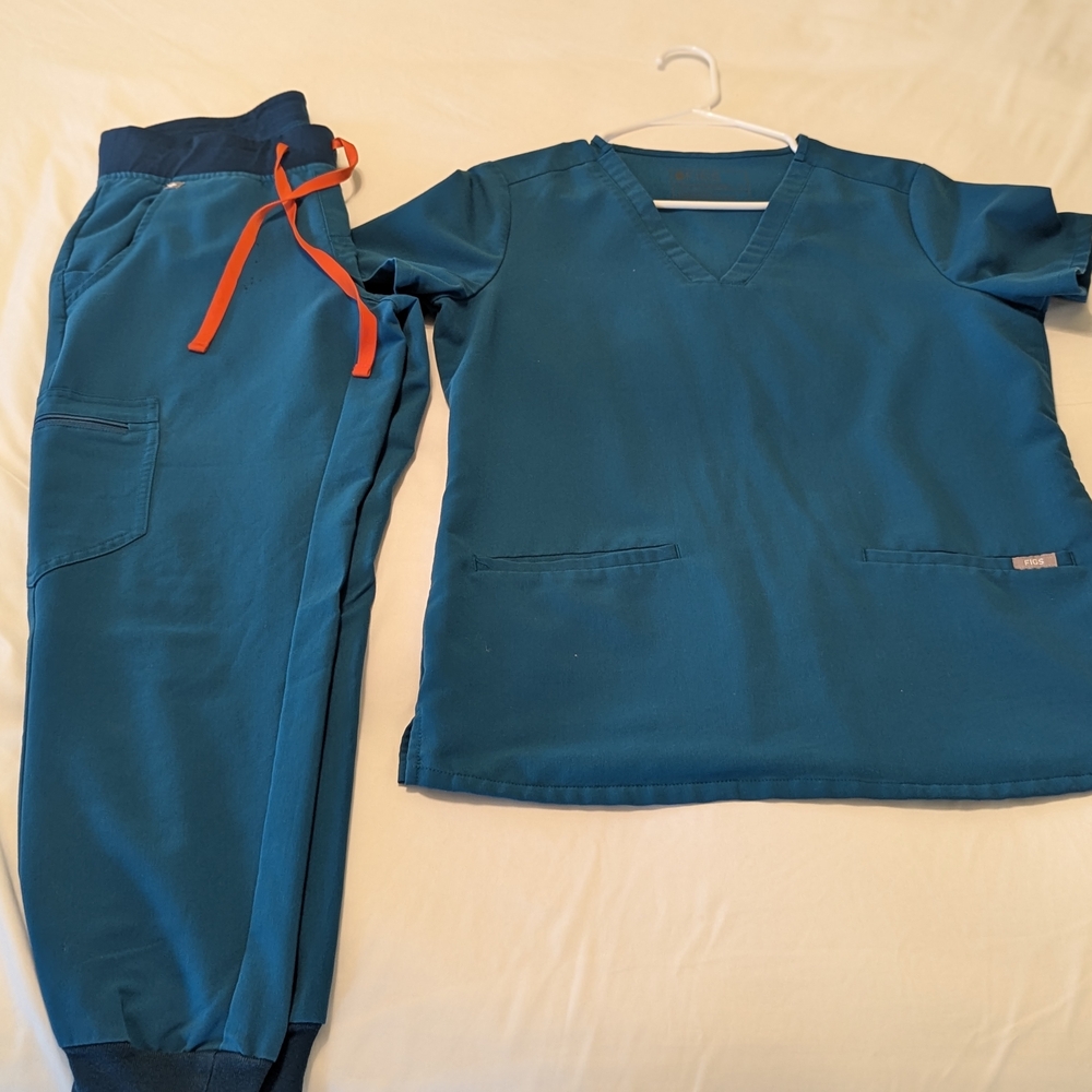 💙🧡Figs "Alps Blue" Jogger Scrub Set💙🧡